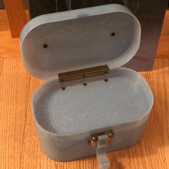 ✨💙✨ RARE! ✨💙✨ Lucite 🚌 double decker 🚌 box bag in Glitter Baby Blue! ✨💙✨ - Picture 8 of 9
